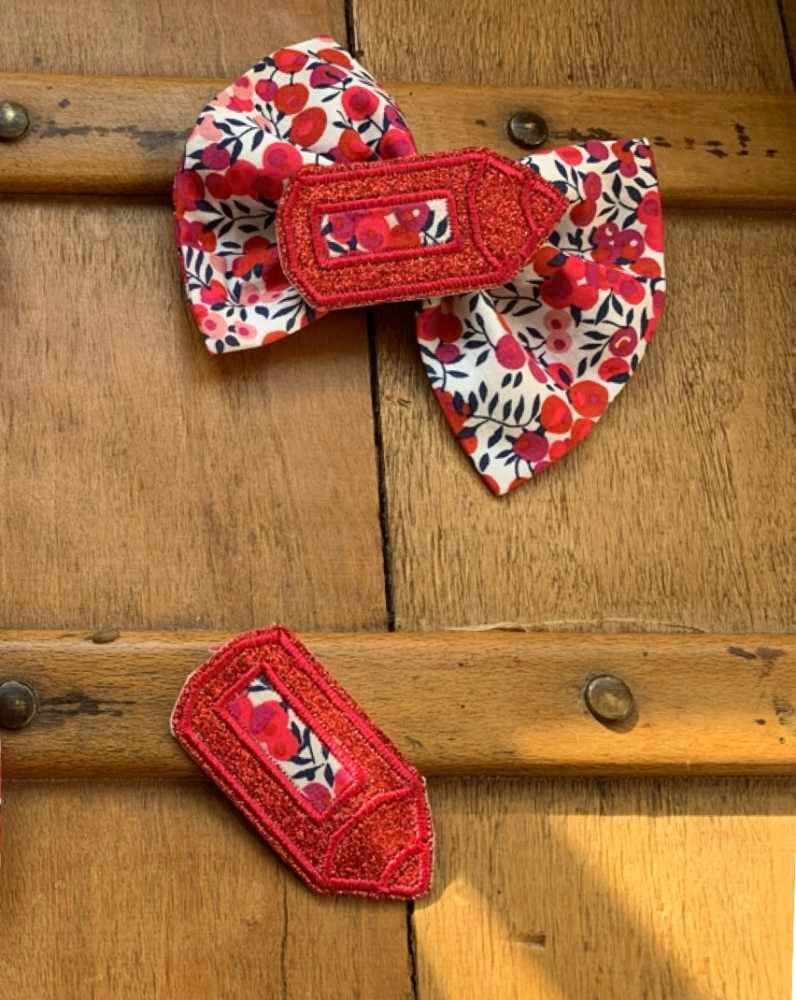 Barrette brodée crayon Wiltshire rouge