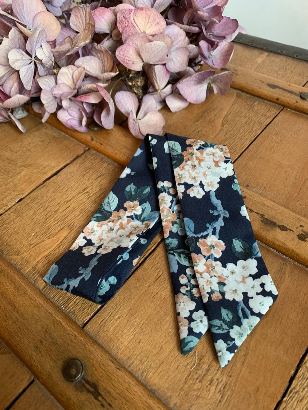 Montre cadran doré et ses 3 bracelets 