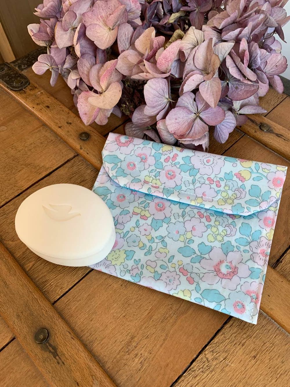 Pochette Liberty enduite pour savon Betsy Mousse de fraises
