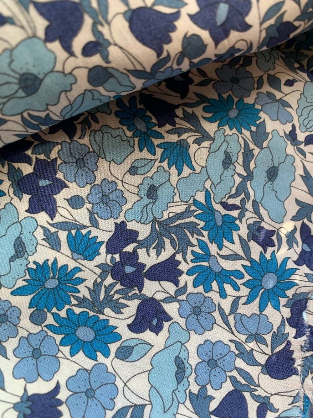 Liberty Poppy and daisy Santorin vendu par multiples de 10 x 137 cm