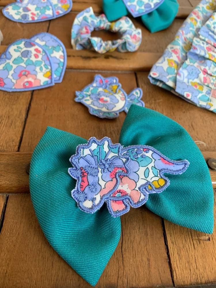 Barrette brodée dinosaure Liberty au choix sur commande