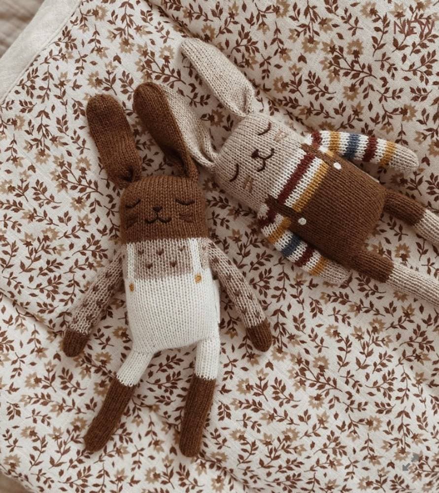 Doudou Main sauvage lapin en salopette écru