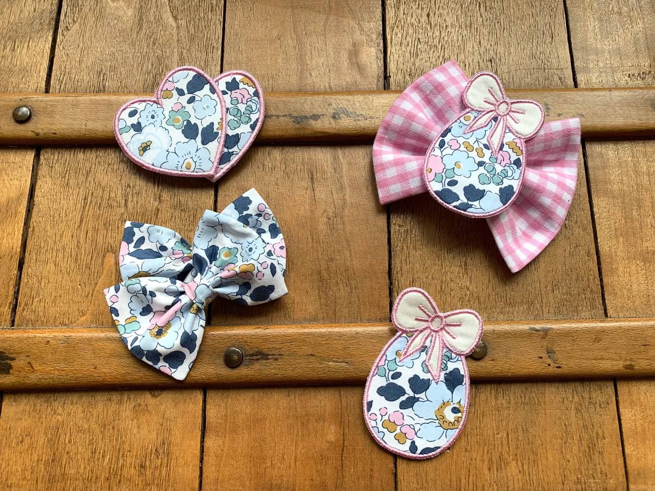 Barrette brodée oeuf de Pâque Liberty au choix sur commande