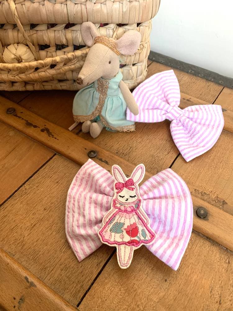Barrette brodée Lapinette en robe Liberty au choix sur commande