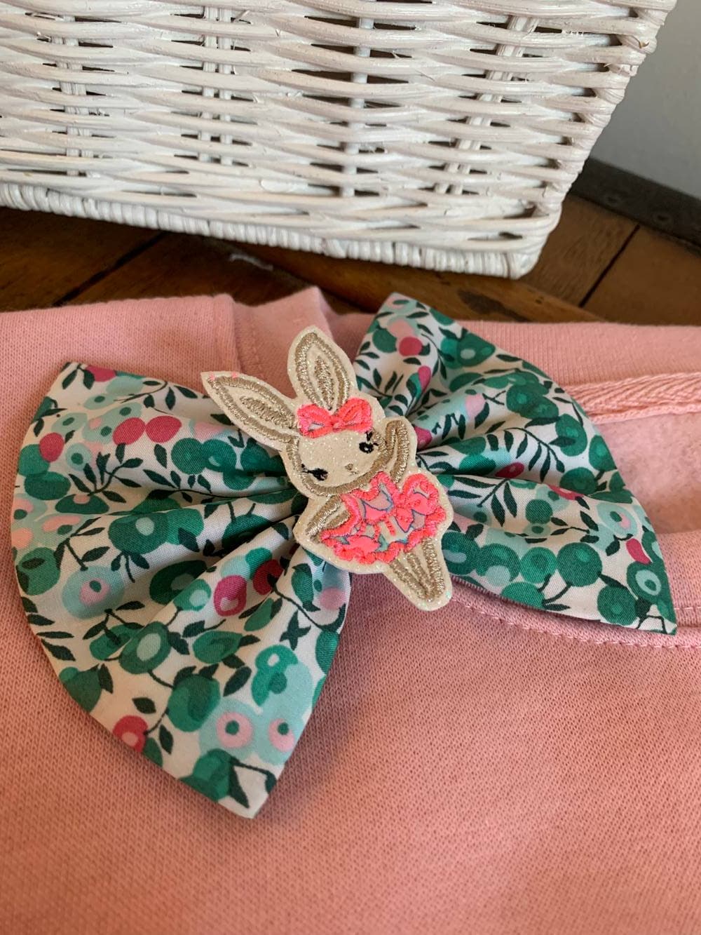 Barrette brodée Lapinette en tutu