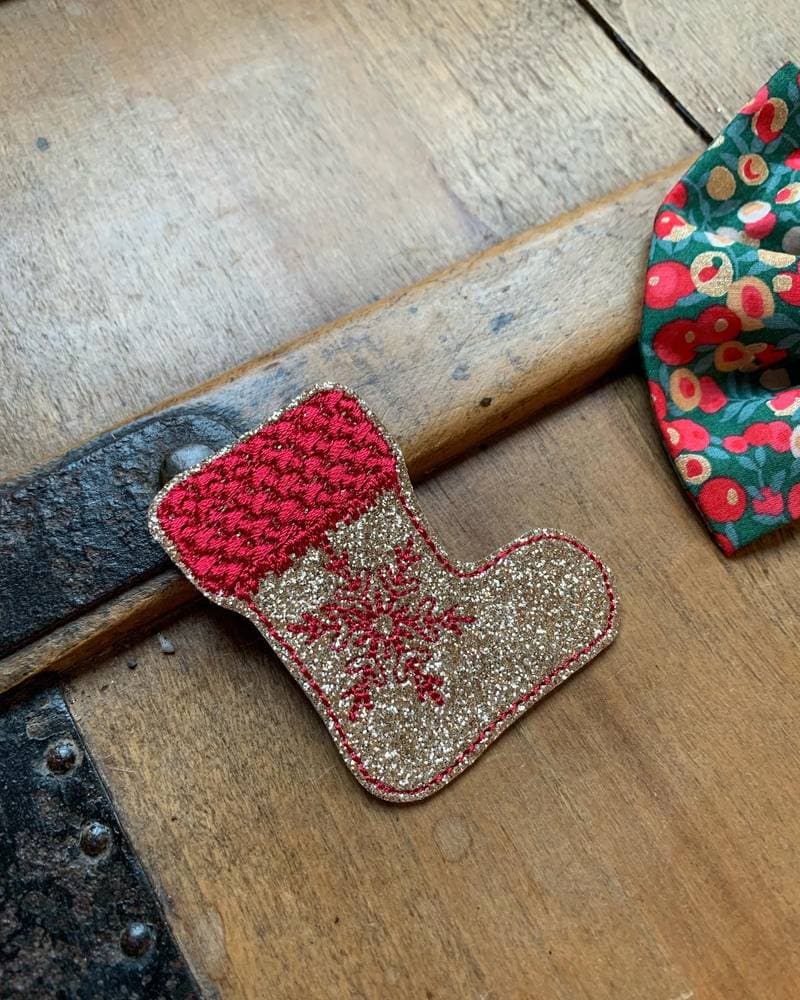 Barrette brodée Botte de Noël