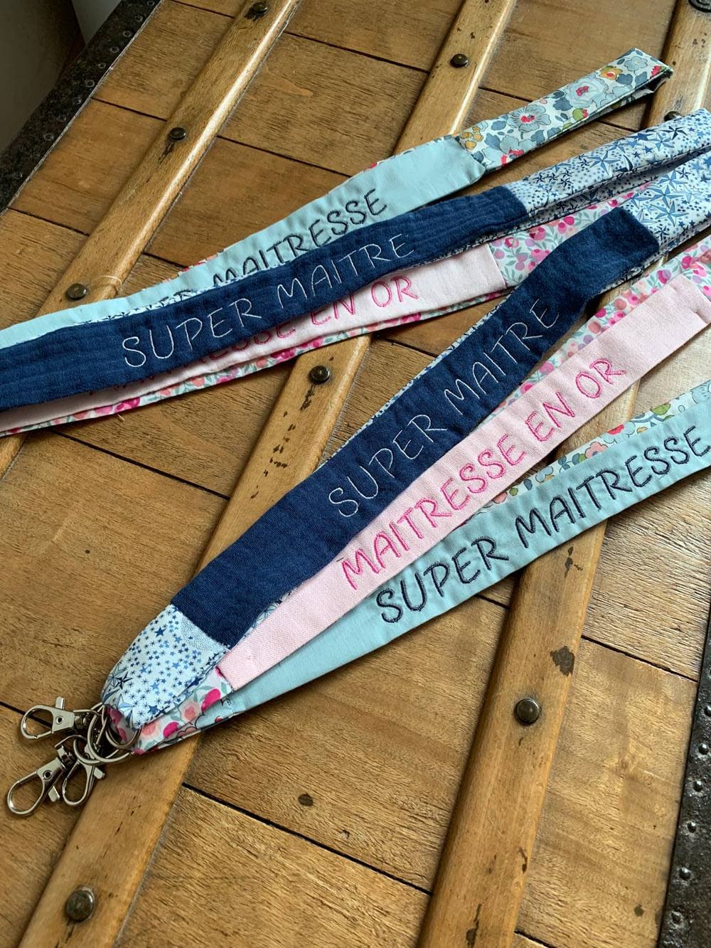 Porte clés tour de cou à broder Liberty au choix sur commande