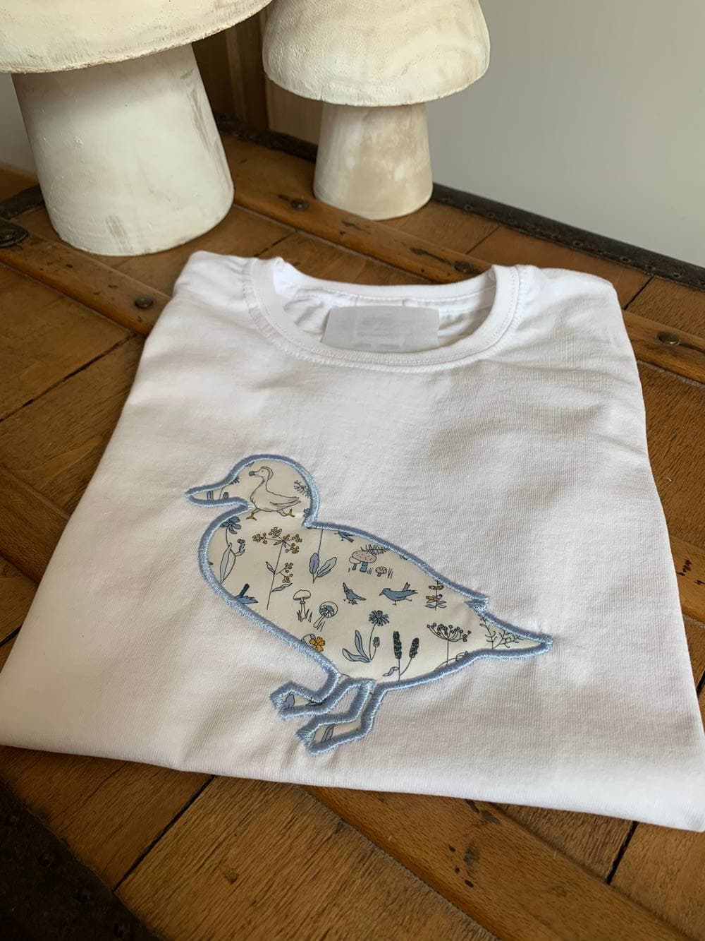 Tee-shirt (blanc, rose, marine) manches courtes coupe ceintrée à personnaliser