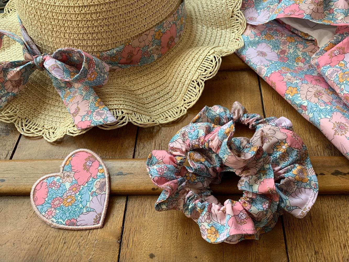 Chapeau de paille 50-53 réglable avec ruban en Liberty sur commande