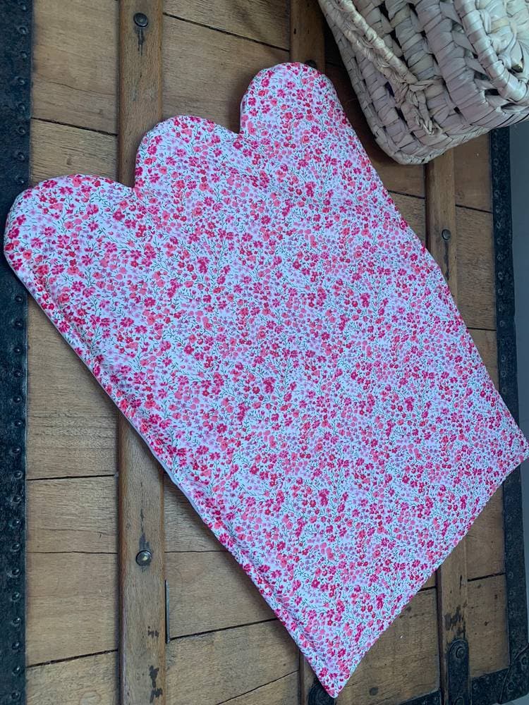 Tapis festonné pour poupon Phoebe rose et ses deux lingettes