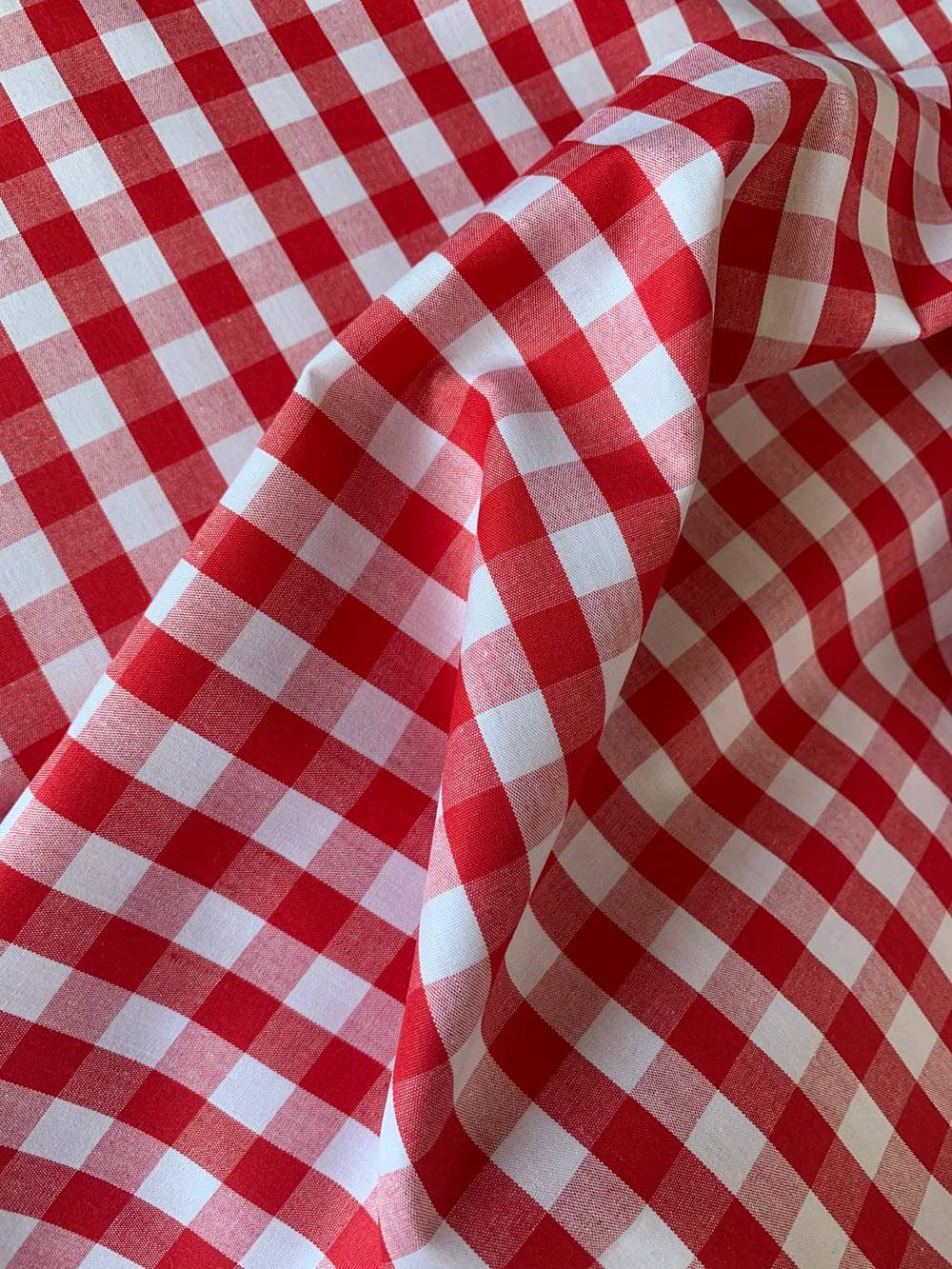 Vichy rouge 10 mm x 10 mm vendu par multiples de 10 x 150 cm