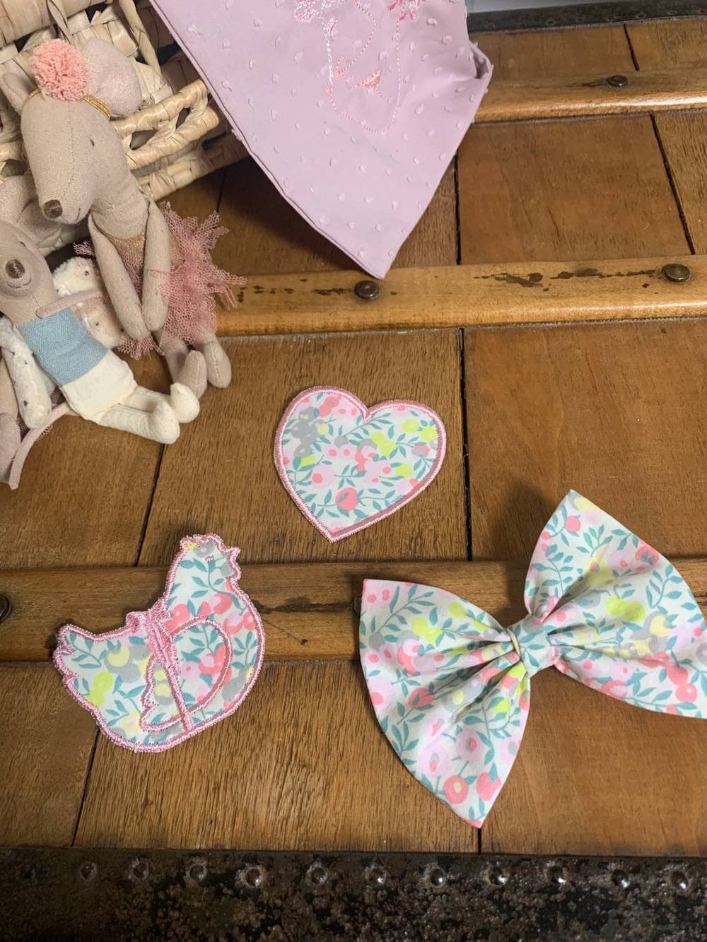 Barrette brodée Poule de Pâque Liberty au choix sur commande