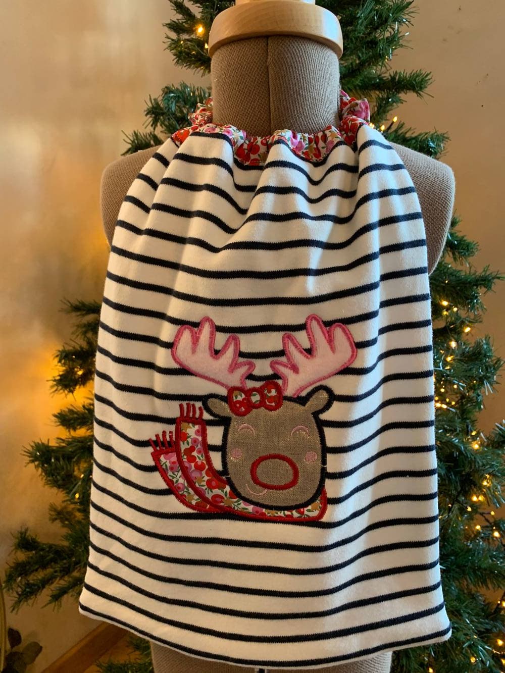 Bavoir géant à enfiler Broderie renne