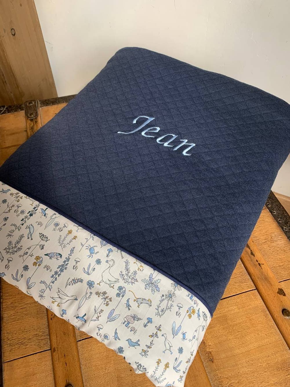 Couverture brodée Liberty classique au choix